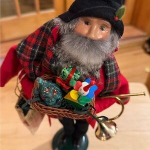 Byers Choice Ltd Caroler Grandparent Shopper 1999